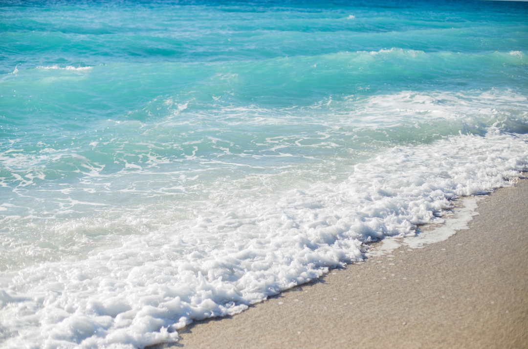 Des bonnes raisons d&rsquo;aller à la plage cet été : à chaque mer et océans ses propriétés médicinales.